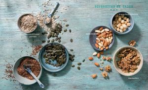 Happy Shake supernoten en zaden © 2014 Diane Hendrikx voor Minestrone Cookbooks