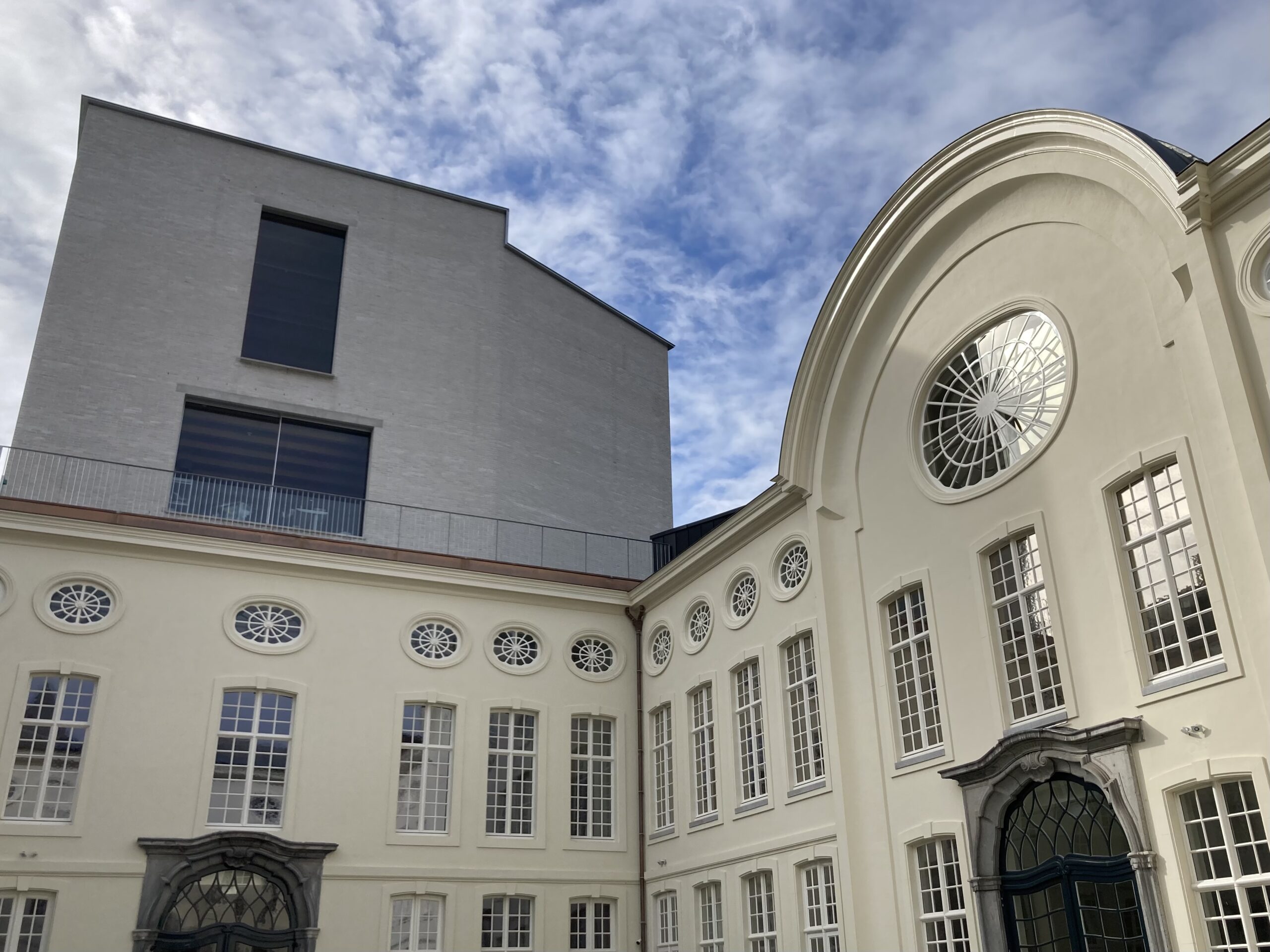 Design Museum Gent heropent met vleugel die verbindt